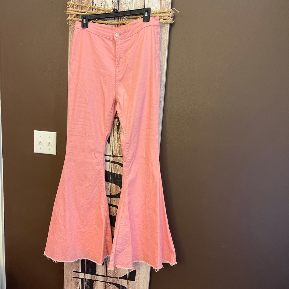 High rise bell bottom. Size medium.